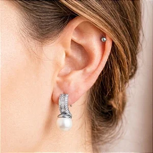 Brinco Meia Argola Baguetes e Pérola
