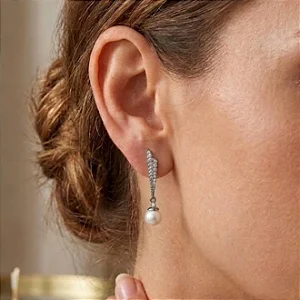 Brinco Pendente Fio Duplo Cravejado e Pérola na Ponta