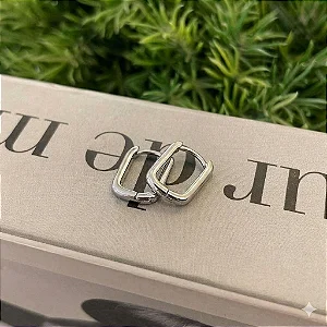 Argola Retangular Fio Liso Abaulado M