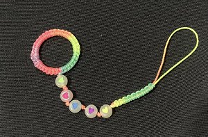 Chaveiro macramê com miçangas