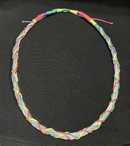 Colar em fios