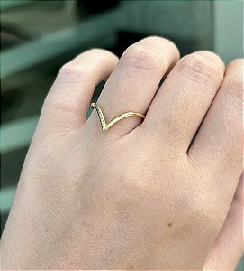 Anel flecha em banho de ouro 18k
