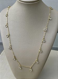 Colar com medalhas em zircônia e banho de ouro 18k