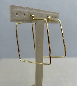 Brinco argola quadrada com banho de ouro 18k