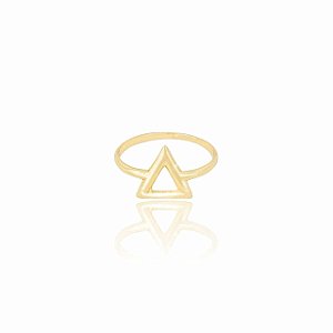 Anel triângulo vazado em banho de ouro 18k.