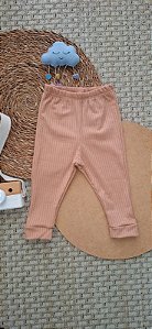 Calça canelada nude