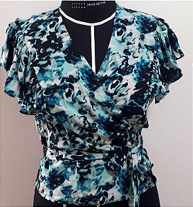 Blusa Transpassada com franzido manga