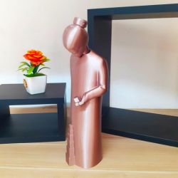 Estatueta Maria Montessori feita com impressão 3D