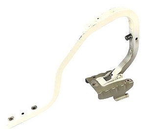 Dobradiça De Porta Malas Direito Nissan Sentra 2015 2.0