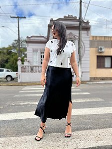 SAIA MIDI CINTURA ALTA EM CETIM COM FENDA LEZ A LEZ