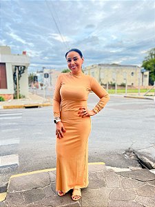 VESTIDO CAMEL GOLA ALTA MANGA LONGA CANELADO LANÇA PERFUME