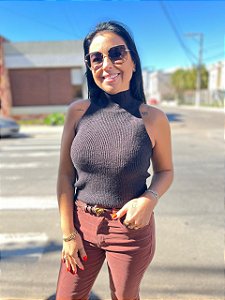 BLUSA PRETA CAVADA GOLA ALTA LEZ A LEZ