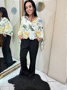 CALÇA PRETA PANTALONA COM FENDA LATERAL NO PÉ LEZ A LEZ