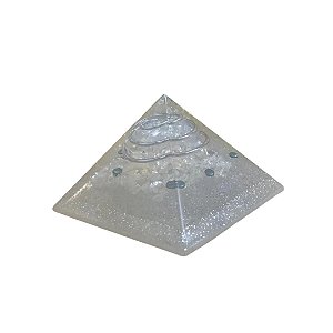 Orgonite Pirâmide Poder Espiritual e Intuição Pedra da Lua Mística 4cm