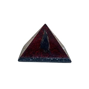 Orgonite Pirâmide Bruxa Cianita Preta 6cm Limpeza Energética
