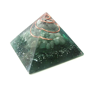 Orgonite Pirâmide Saúde Quartzo Verde e Esmeralda 4cm