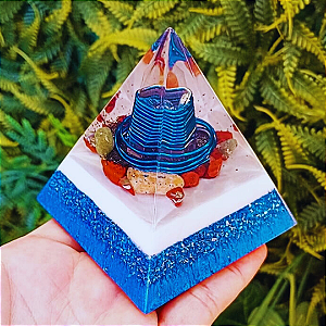 Pronta Entrega Orgonite Pirâmide de 8cm - Azul Claro