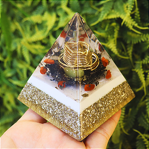 Pronta Entrega Orgonite Pirâmide de 7cm - Dourada