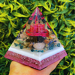 Orgonite Pirâmide de 10cm - Rosa