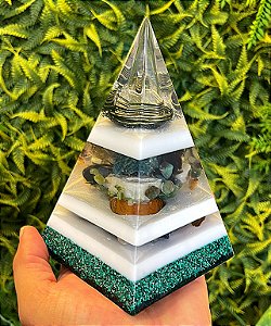 Orgonite Pirâmide de 15,5cm - Verde