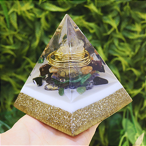 Pronta Entrega - Orgonite Pirâmide de 10cm - Dourado