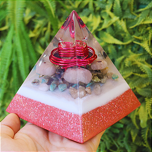 Pronta Entrega - Orgonite Pirâmide de 10cm Rosa