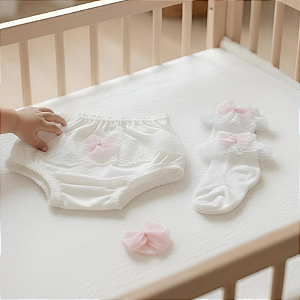 Kit infantil com meia, calcinha, e rabicó com aplicações artesanais