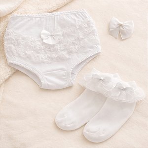 Kit infantil com meia, calcinha, e rabicó com aplicações artesanais