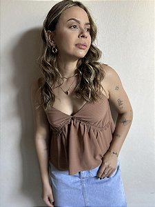 REGATA BATA COM RENDA FLORAL MARROM