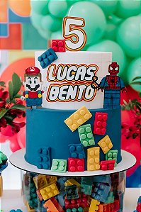 Bolo 2 andares base bolo 25cm aprox 4kg + 18cm fake