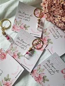 Mini chaveiro de vidro com flor sempre viva - Outubro Rosa