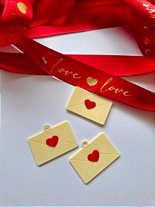 20un Pingente ENVELOPINHO - Bege e vermelho - Dia dos Namorados