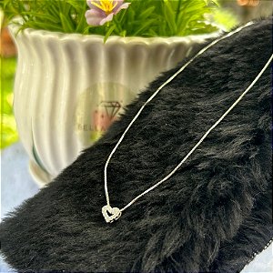 Colar Mini Coração Vazado Cravejado