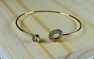 BRACELETE DOURADO CRAVEJADO NA PONTA