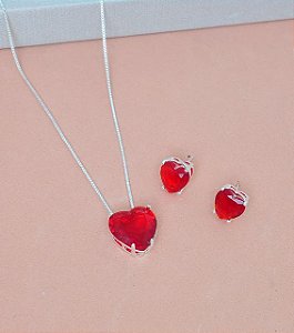 CONJUNTO PRATEADO COLAR E BRINCO CORAÇÃO VERMELHO