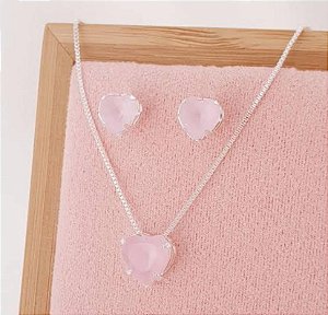 CONJUNTO PRATEADO COLAR E BRINCO CORAÇÃO ROSA CLARO