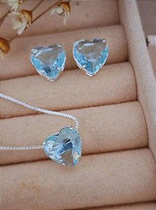 CONJUNTO PRATEADO COLAR E BRINCO CORAÇÃO AZUL CLARO