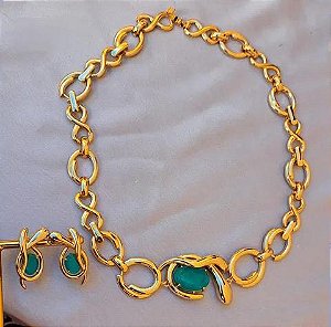 CONJUNTO DOURADO COM ZIRCÔNIA VERDE