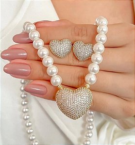 CONJUNTO DOURADO PÉROLAS COM CORAÇÃO CRAVEJADO