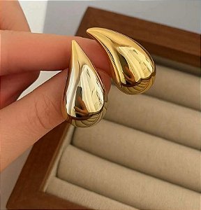 BRINCO DOURADO GOTA M