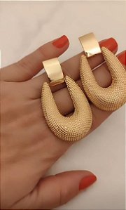 BRINCO DOURADO DETALHADO