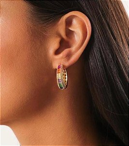 BRINCO DOURADO ARGOLA CRAVEJADA E PEDRAS