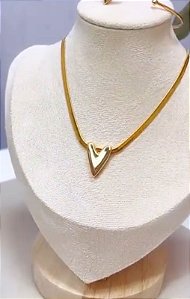COLAR DOURADO FITA COM CORAÇÃO