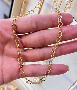 COLAR DOURADO LONGO CORAÇÕES ENTRELAÇADOS