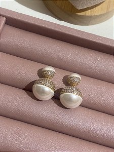 BRINCO DOURADO PÉROLA COM FECHO BOLA PÉROLA