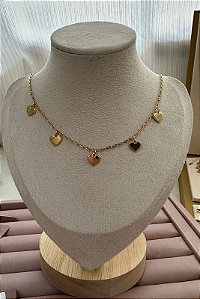 COLAR DOURADO CORAÇÕES