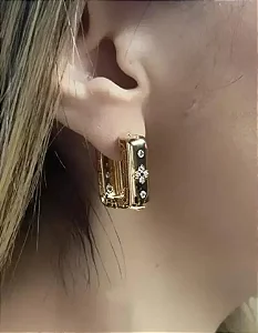 BRINCO DOURADO QUADRADO