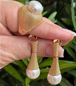 CONJUNTO DOURADO ANEL E BRINCOS COM PÉROLA