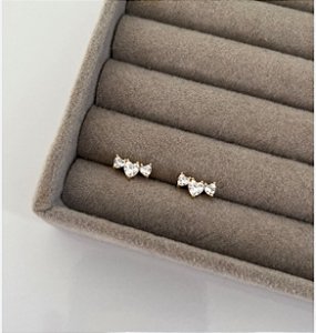 BRINCO EAR CUFF 3 CORAÇÕES BANHO OURO