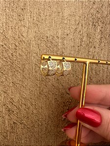 BRINCO ARGOLINHA CORAÇÕES CRAVEJADOS BANHO OURO